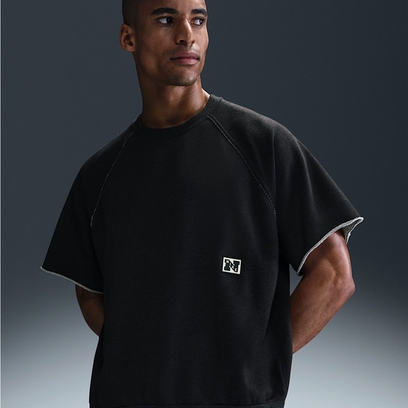 Nike Heritage
Men's Dri-FIT Fleece Fabric Short Sleeve Fitness T-Shirt - Picture 3 of 4